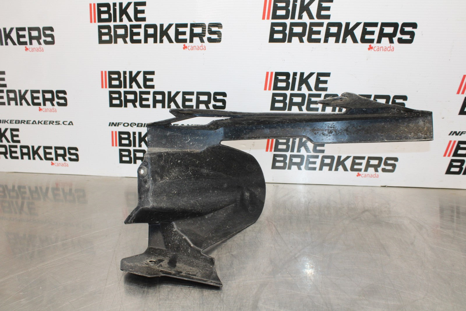 18-23 KAWASAKI NINJA 400 EX400 ABS REAR BACK DRIVE CHAIN GUARD SHIELD BB177