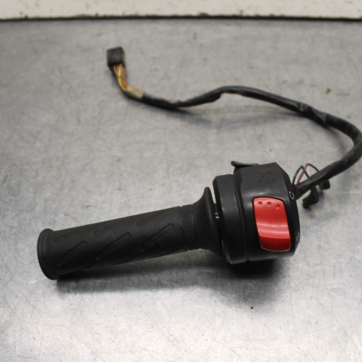 06-07 SUZUKI GSXR750 RIGHT THROTTLE GRIP BB645