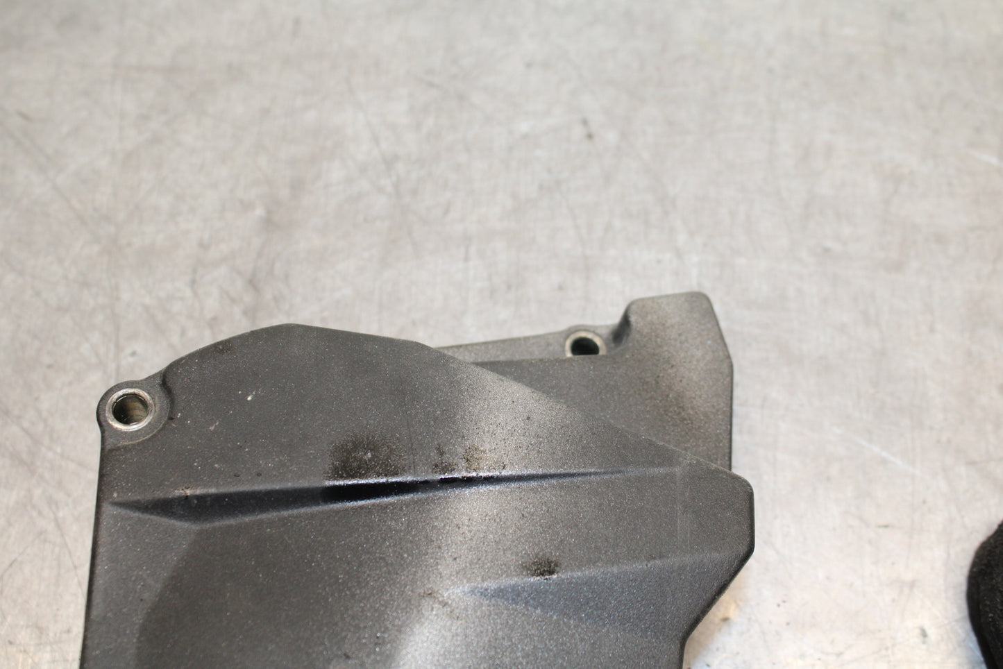 03-05 YAMAHA YZF R6  ENGINE SPROCKET COVER BB751
