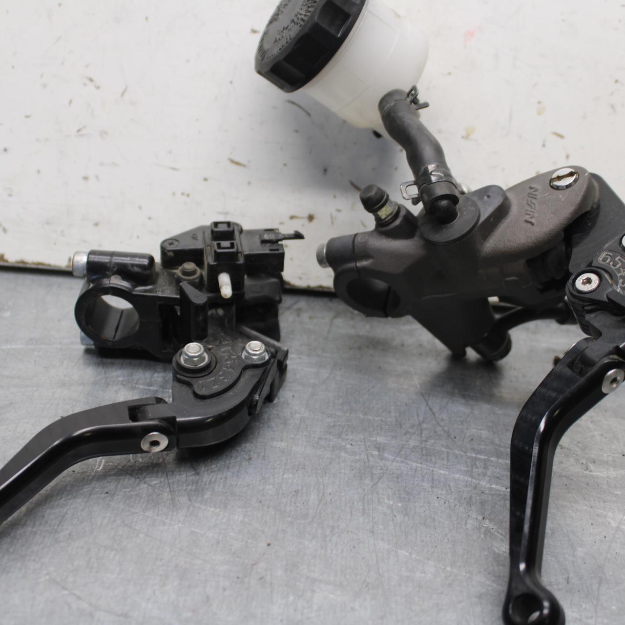 21 KAWASAKI NINJA ZX6R FRONT BRAKE MASTER CYLINDER w/ PAZZO LEVER BB647