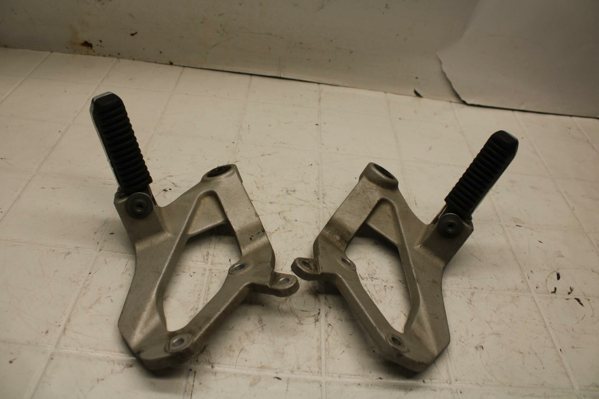 93-96 SUZUKI GSXR1100W REAR BACK PASSENGER PEG SET PAIR BB12