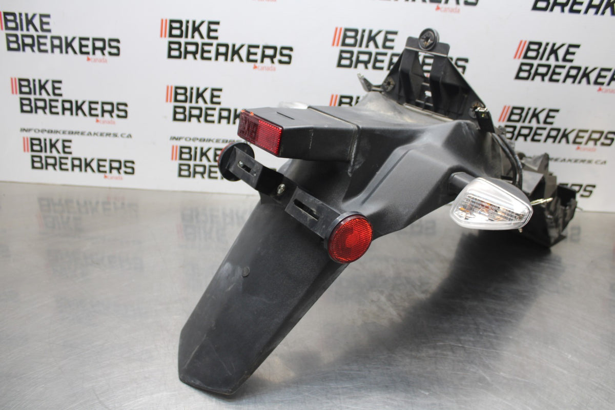 15 SUZUKI GW250F REAR BACK FENDER MUD GUARD & LIGHTS BB789