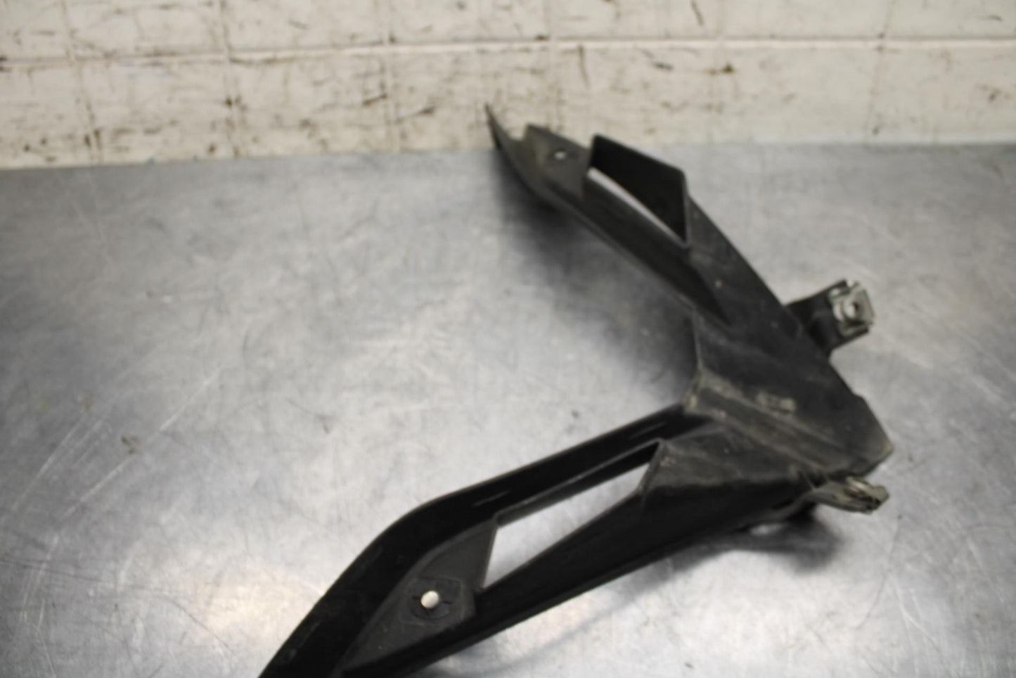 2007 Yamaha YZF R1 FRONT LOWER CENTER COWL FAIRING BB575