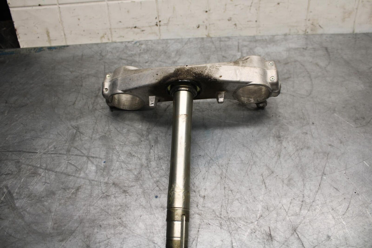 08-09 SUZUKI GSXR600 FRONT FORKS CLAMP LOWER TRIPLE TREE STEM 51410-01H10 BB468