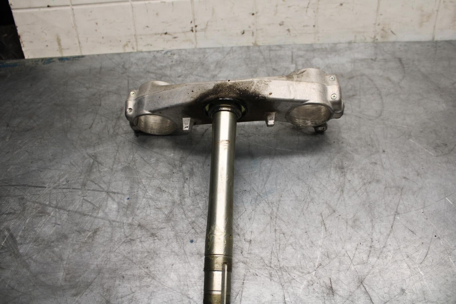 08-09 SUZUKI GSXR600 FRONT FORKS CLAMP LOWER TRIPLE TREE STEM 51410-01H10 BB468