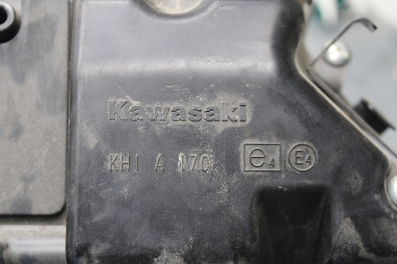 16 KAWASAKI NINJA ZX10R AIRBOX AIR INTAKE FILTER BOX 11010-0844 BB650