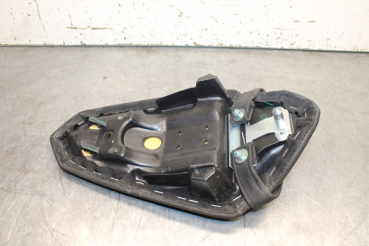 19-22 KAWASAKI Z400 REAR BACK PASSENGER TANDEM SEAT PAD SADDLE PILLION BB738