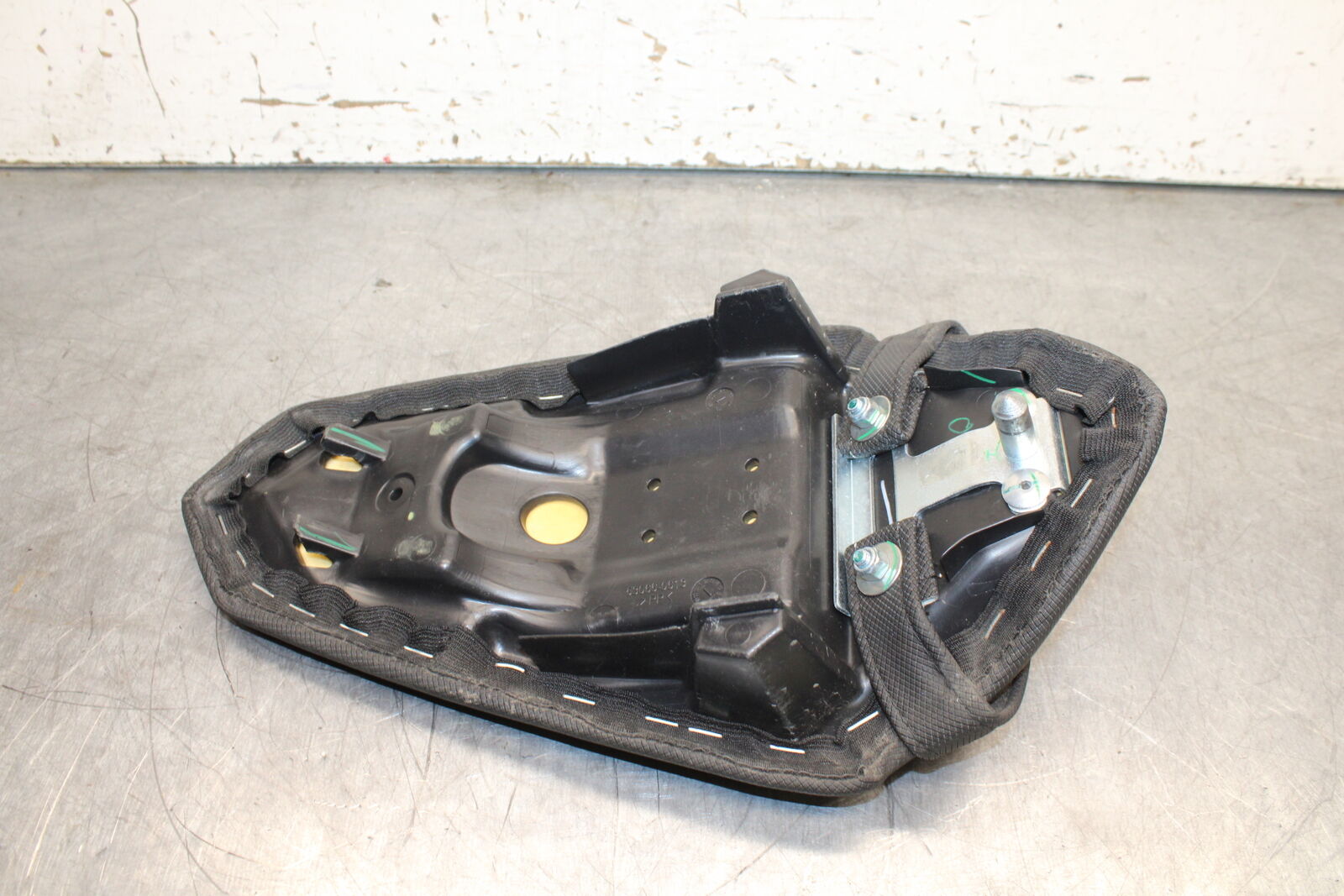 19-22 KAWASAKI Z400 REAR BACK PASSENGER TANDEM SEAT PAD SADDLE PILLION BB738
