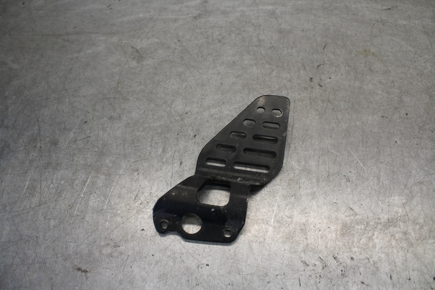 08-16 YAMAHA YZF R6 RIGHT REARSET REAR SET HEEL GUARD 13S-27446-10-00 BB665