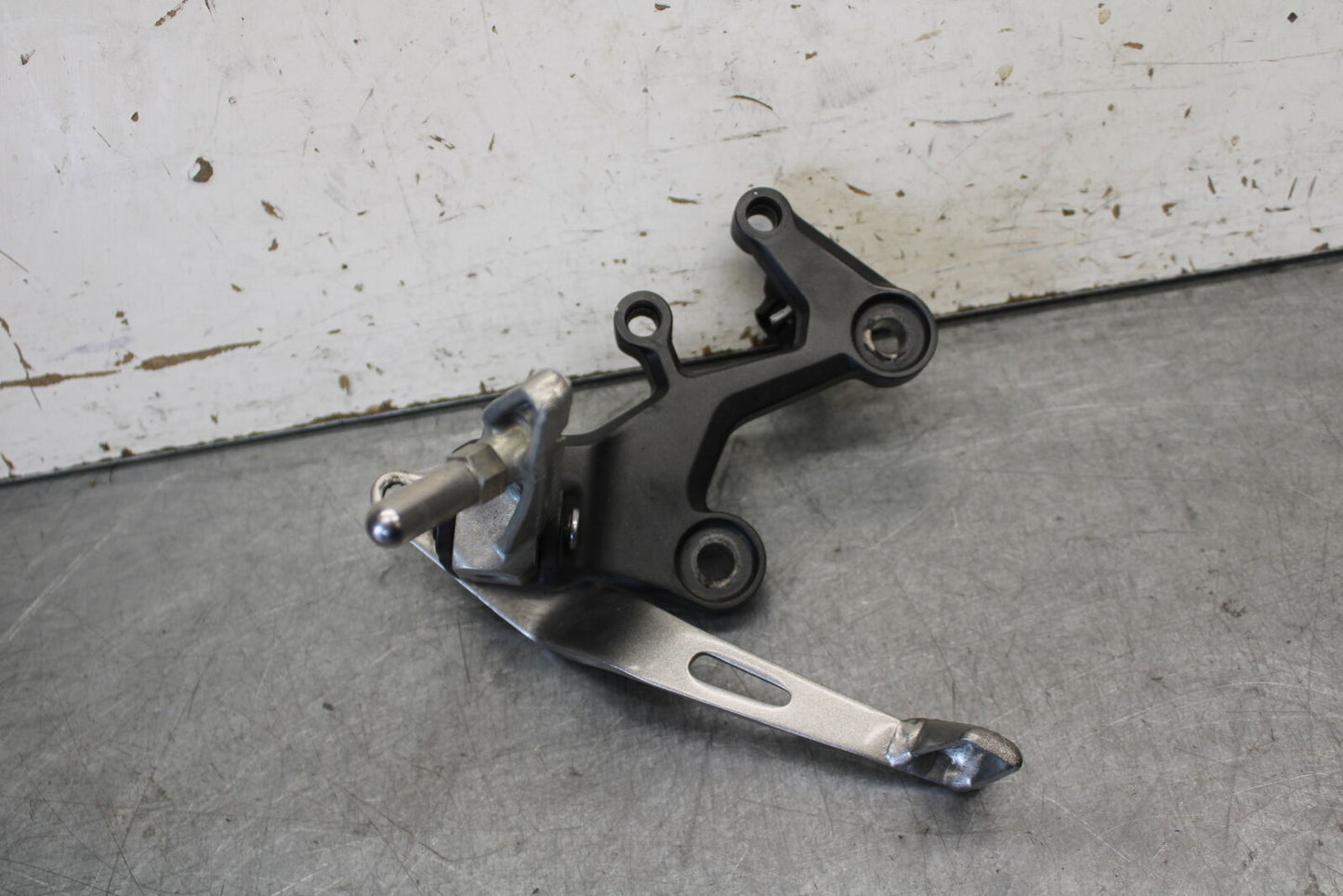 18-23 KAWASAKI NINJA 400 RIGHT REARSET REAR SET DRIVER FOOT PEG REST STOP BB679