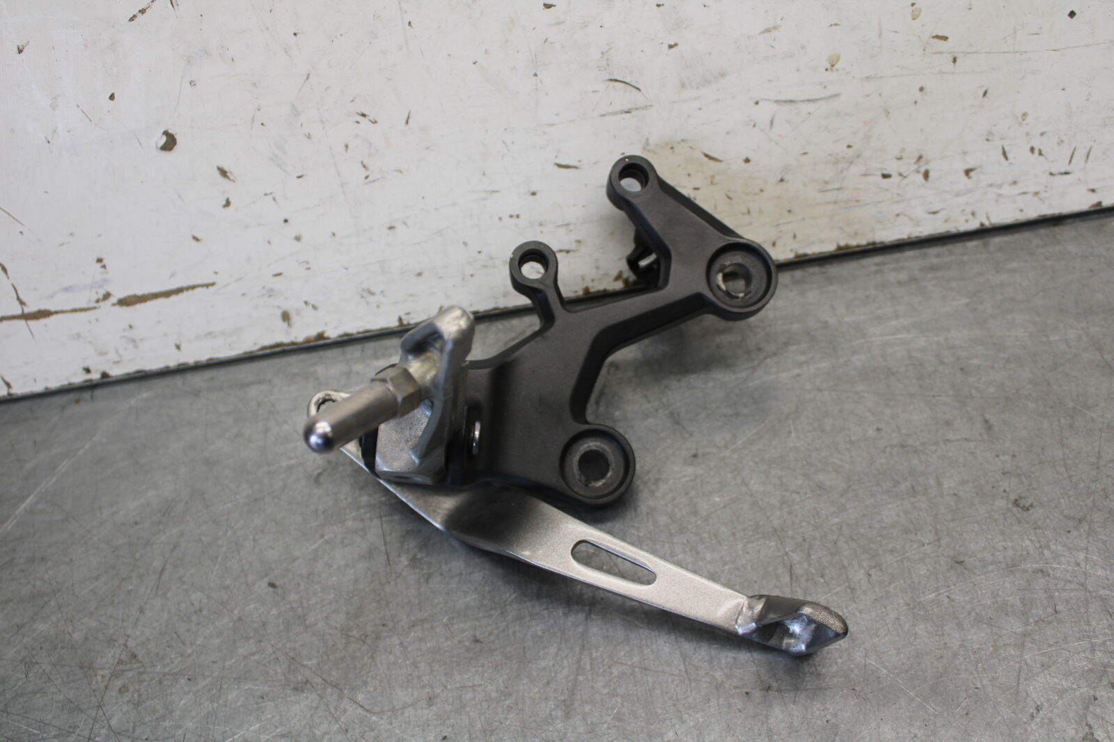 18-23 KAWASAKI NINJA 400 RIGHT REARSET REAR SET DRIVER FOOT PEG REST STOP BB679