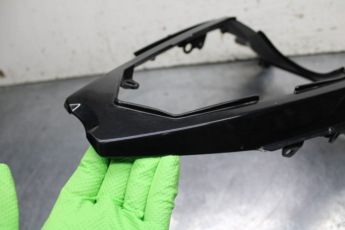 19-22 KAWASAKI Z400 CENTER REAR BACK TAIL FAIRING COWL BB738