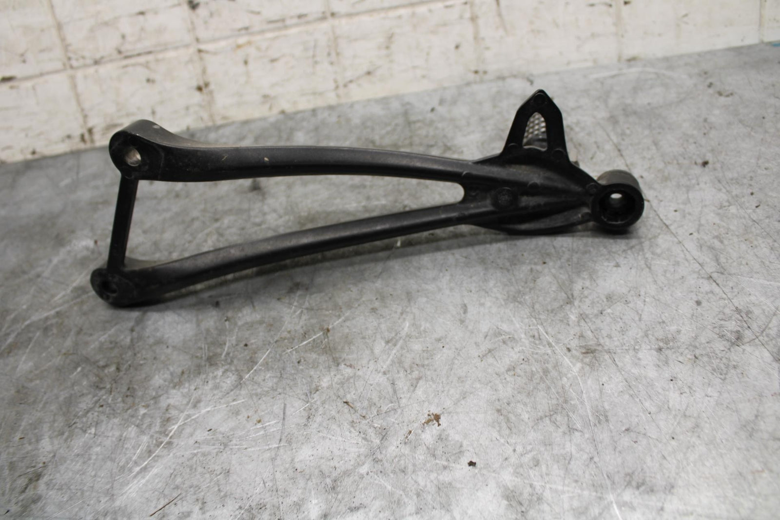 09-12 KAWASAKI NINJA ZX6R RIGHT REAR BACK PASSENGER PEG bb544