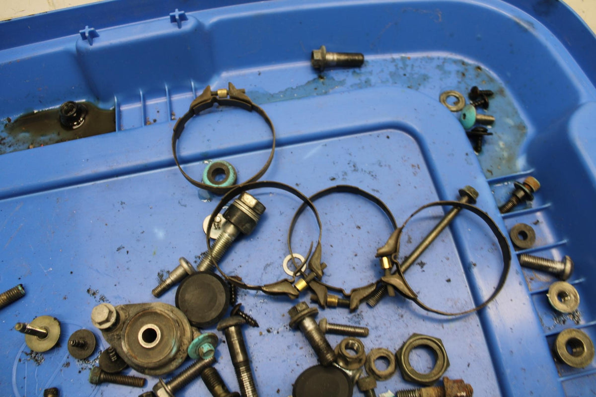 03-04 YAMAHA YZF R6  LEFTOVER MOUNTING BOLTS HARDWARE MOTOR SCREWS BB481