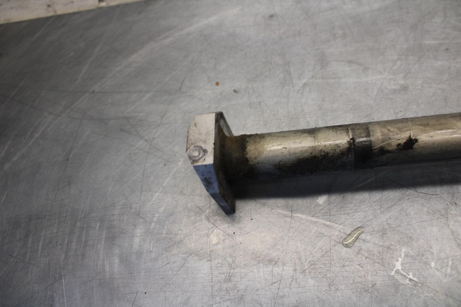 2016 Suzuki Bandit GSF1250SA ABS REAR AXLE BACK WHEEL RIM PIVOT BOLT AXEL BB509