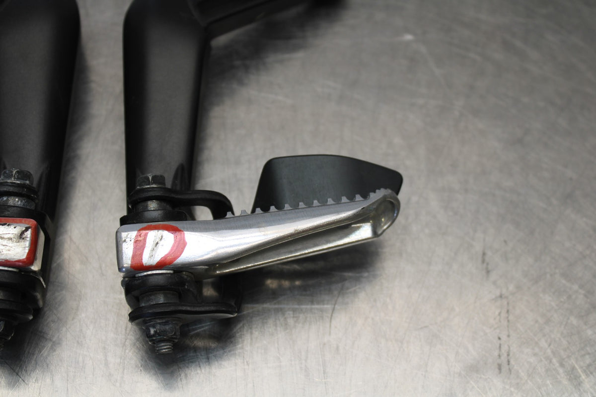 22-25 YAMAHA YZF R7 REAR BACK PASSENGER PEG SET PAIR BB182