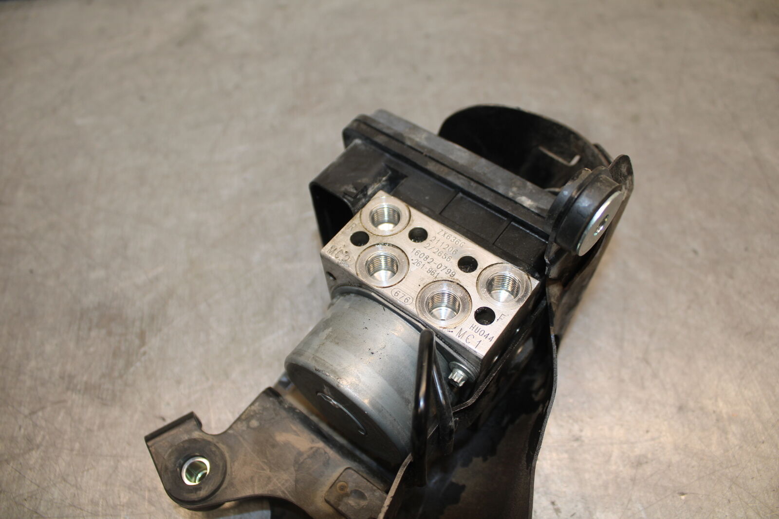 19-23 KAWASAKI NINJA ZX6R ABS PUMP UNIT MODULE BB701