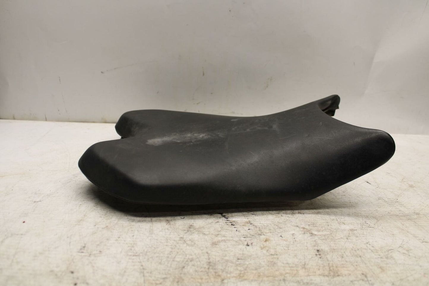 08 YAMAHA YZF R6 2c0 FRONT DRIVERS SEAT PAD SADDLE PILLION BB365