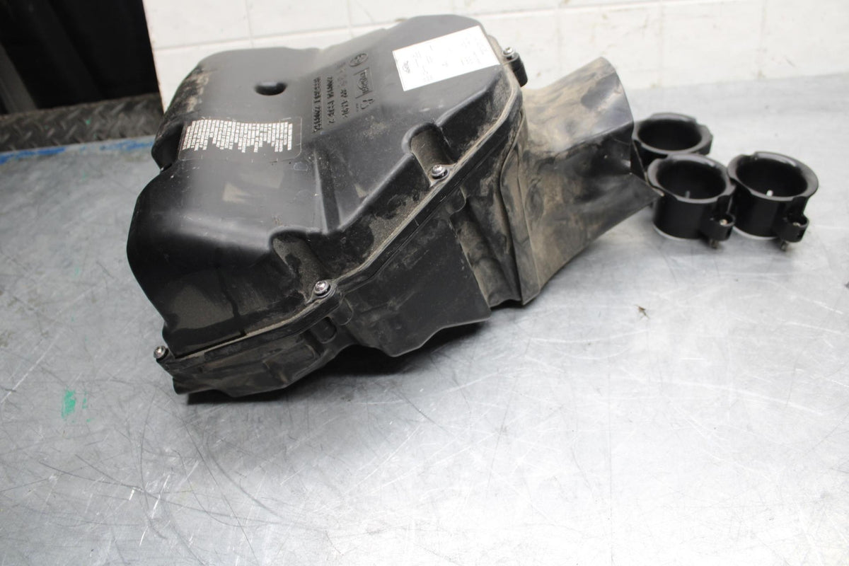 17-21 TRIUMPH STREET TRIPPLE R ABS AIRBOX AIR INTAKE FILTER BOX bb452