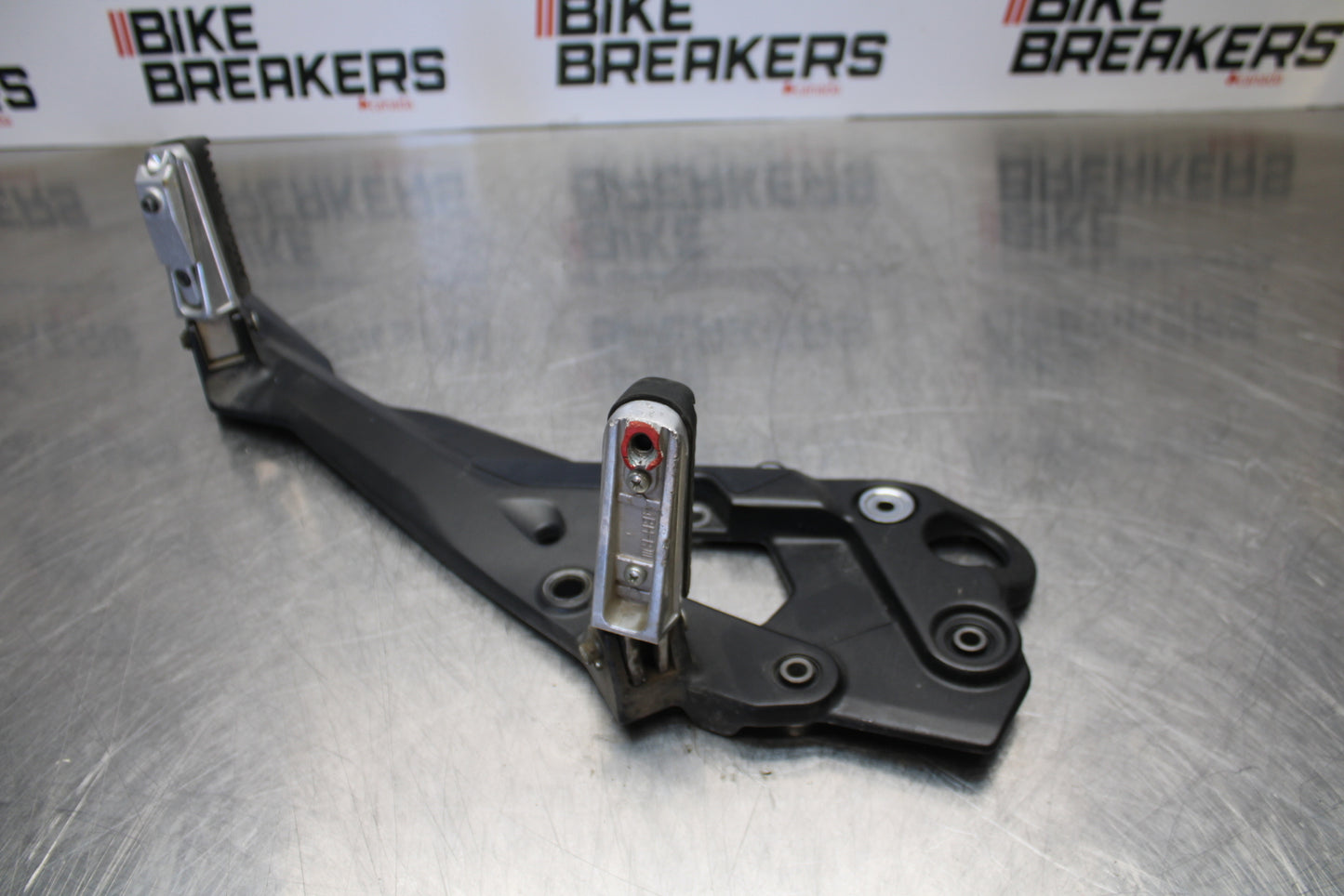 09-15 YAMAHA FZ6R RIGHT REARSET REAR SET DRIVER FOOT PEG REST STOP BB161