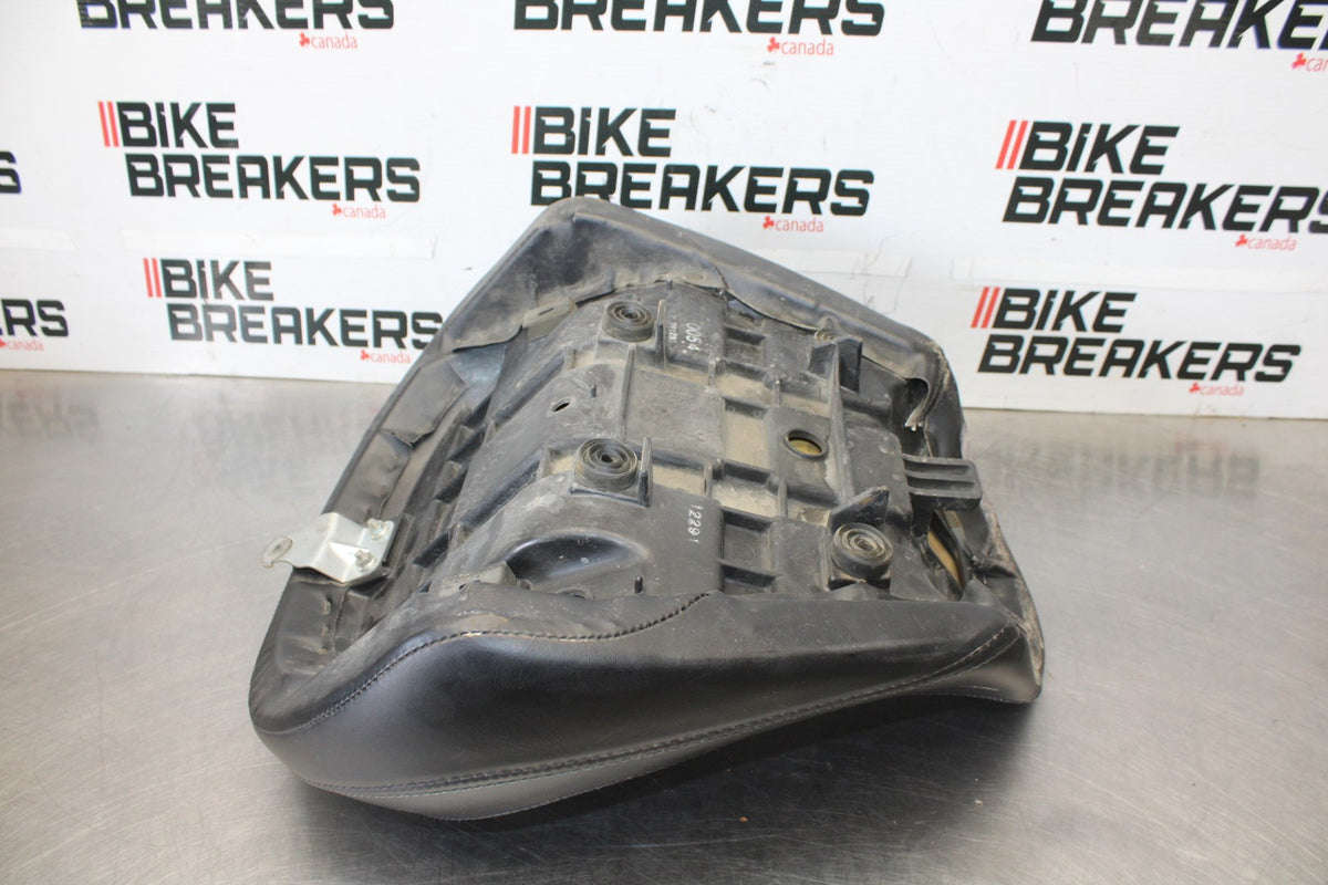 08 KAWASAKI VULCAN 1600 VN1600D NOMAD FRONT DRIVERS SEAT BB904