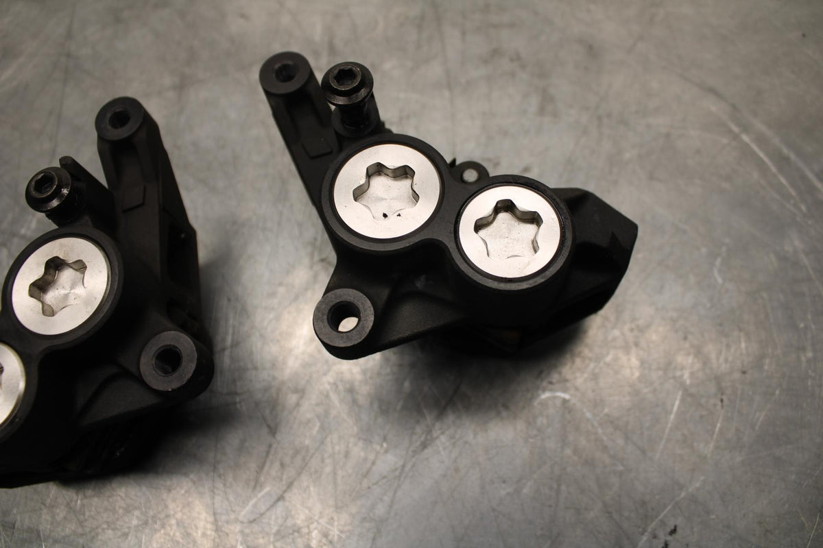 16-22 YAMAHA XSR 700 RIGHT LEFT FRONT BRAKE CALIPER SET PAIR CALIPERS BB475
