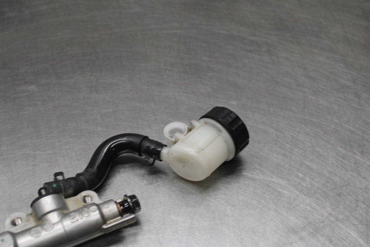 19-24 YAMAHA R3 REAR BACK BRAKE MASTER CYLINDER W RESERVOIR BB942