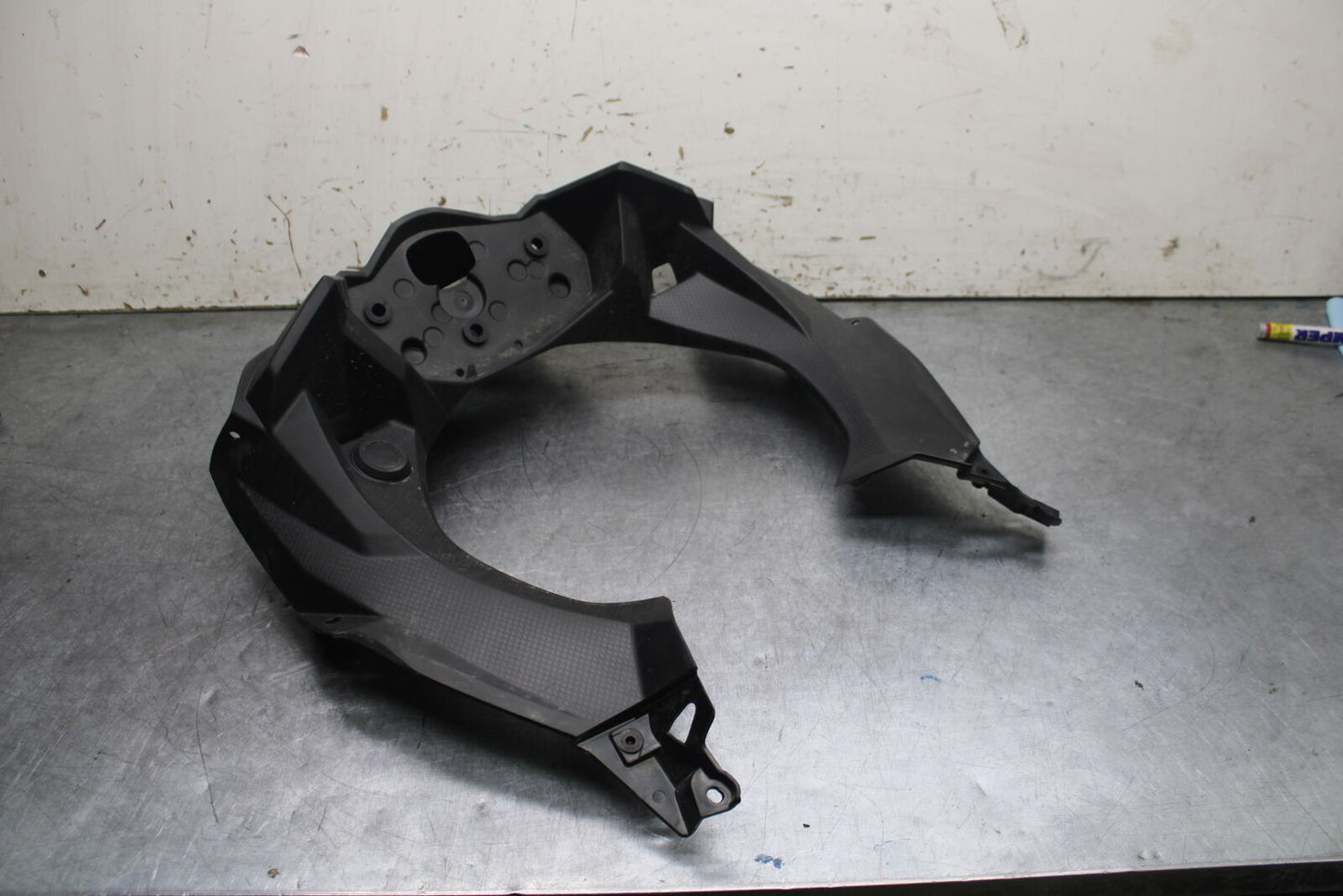 18-23 KAWASAKI NINJA 400 EX400 ABS FRONT CENTER COWL GAUGE FAIRING BB747