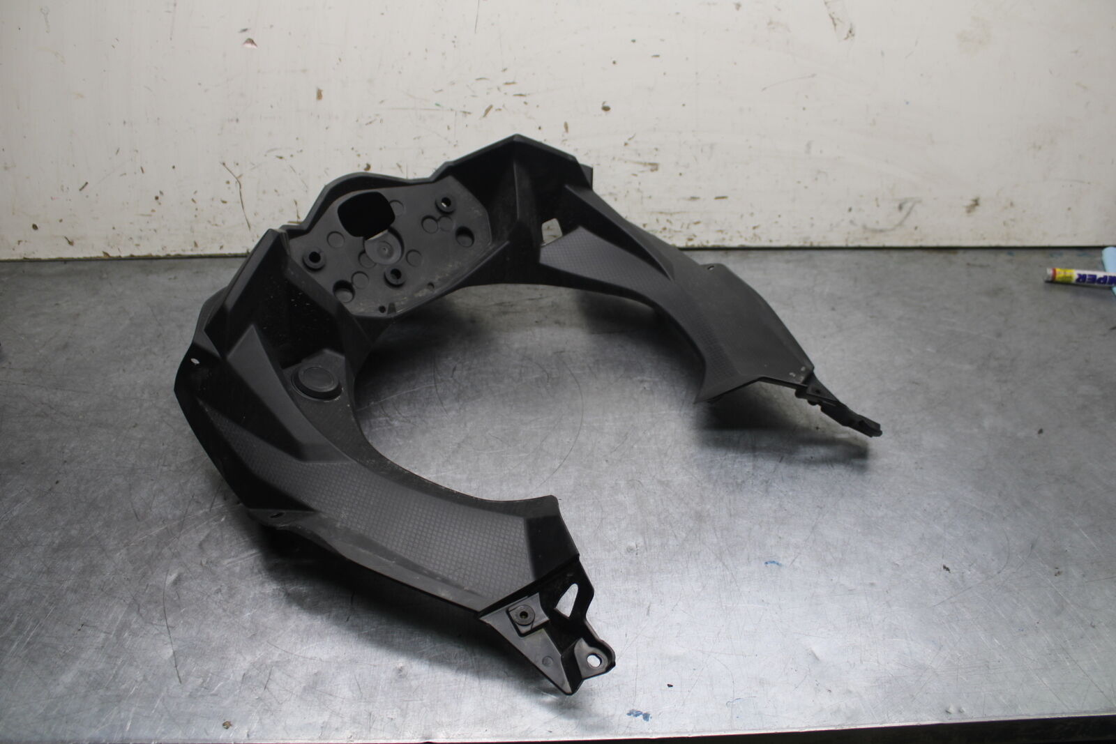 18-23 KAWASAKI NINJA 400 EX400 ABS FRONT CENTER COWL GAUGE FAIRING BB747