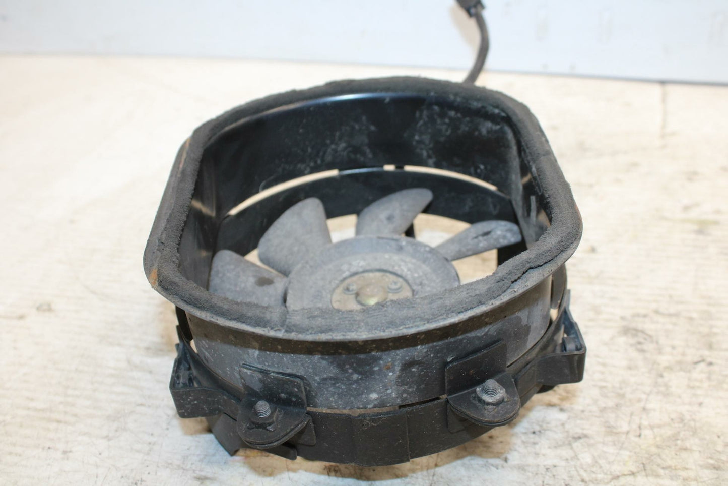 00-04 SUZUKI MARAUDER 800 VZ800 ENGINE RADIATOR COOLING FAN BB305
