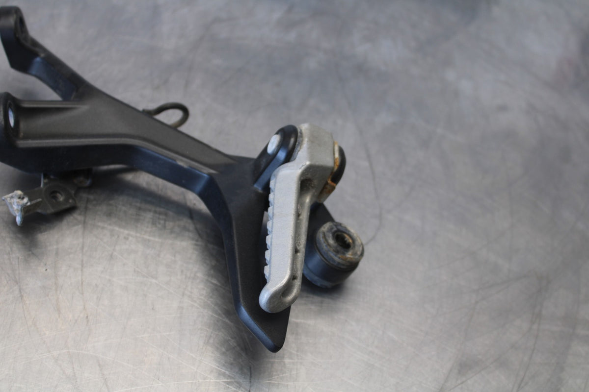24-25 KAWASAKI NINJA 500 ABS RIGHT REAR BACK PASSENGER PEG BB899
