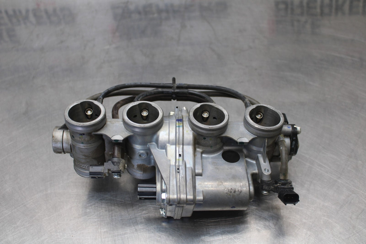 23-26 KAWASAKI NINJA ZX4RR MAIN FUEL INJECTORS / THROTTLE BODIES BB872