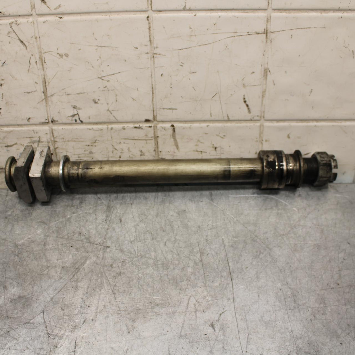 2009 Kawasaki Ninja ZX6R ZX600R REAR AXLE BACK WHEEL RIM PIVOT BOLT AXEL BB548