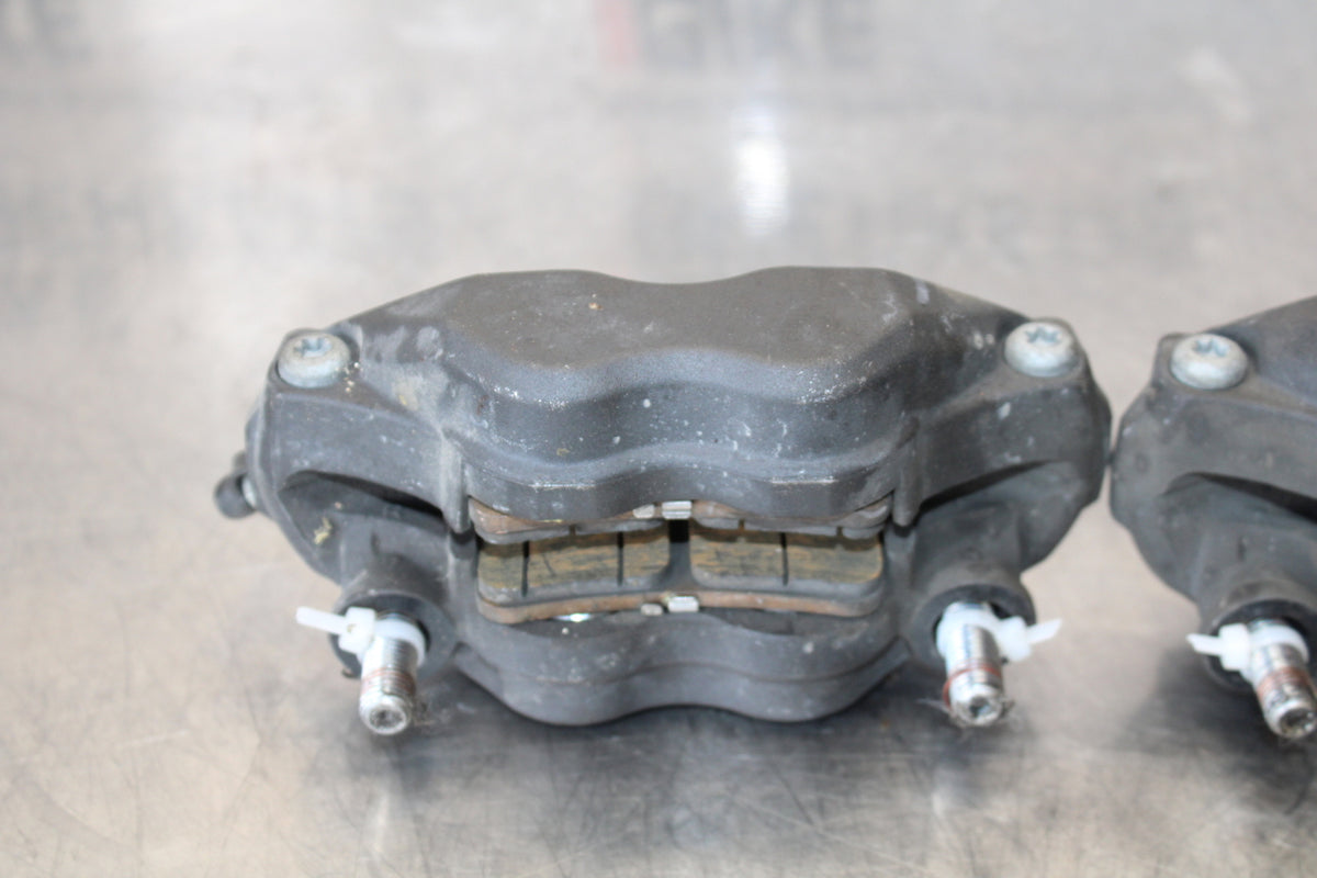 05-06 HONDA CBR600RR RIGHT LEFT FRONT BRAKE CALIPER SET PAIR CALIPERS BB159