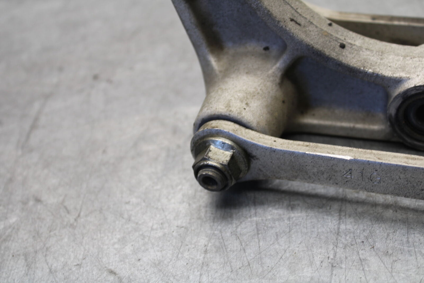 05-06 SUZUKI GSXR1000 REAR DOGBONE SHOCK LINKAGE LINK 62600-41810 BB663