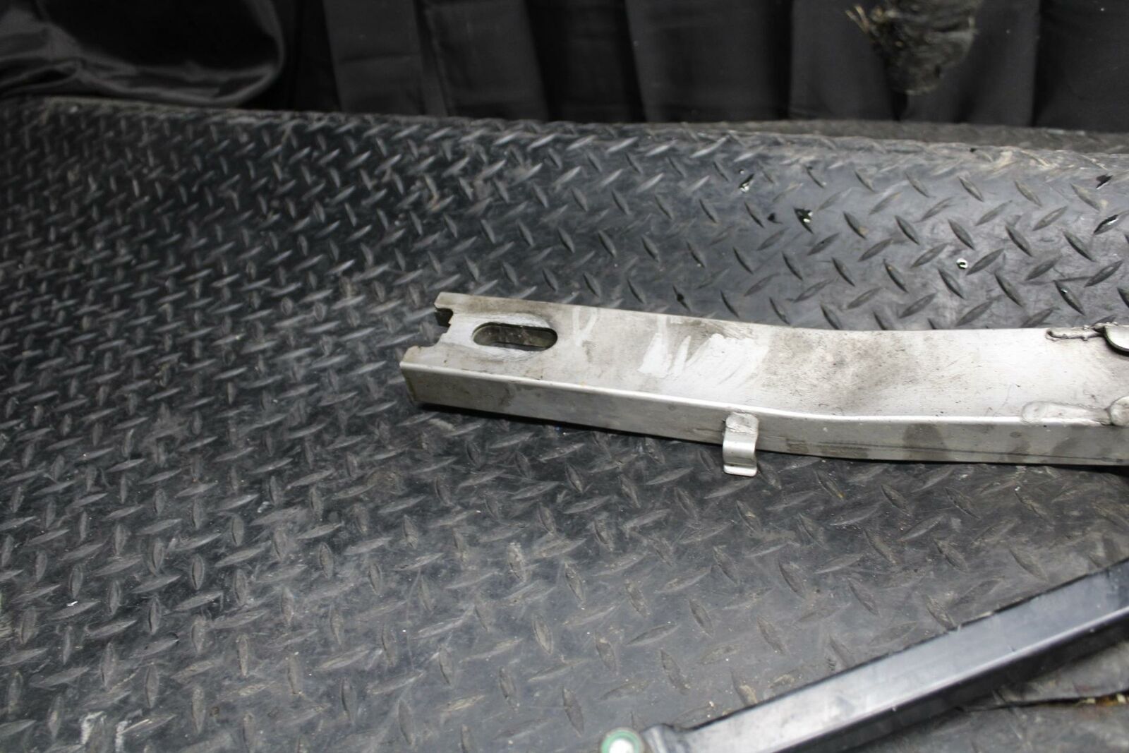 86 SUZUKI GS750ES REAR SWINGARM BACK SUSPENSION SWING ARM BB233