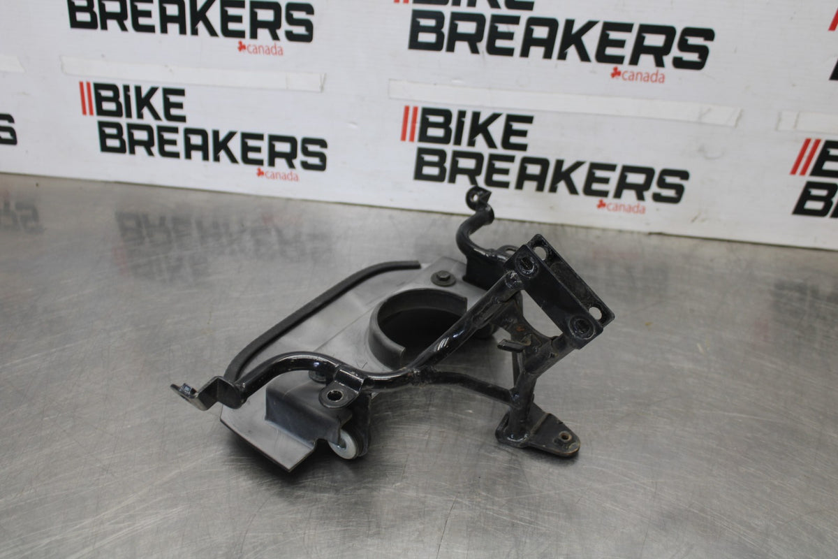 06 KAWASAKI KLR650 UPPER FAIRING MIRROR GAUGES STAY BRACKET BB919