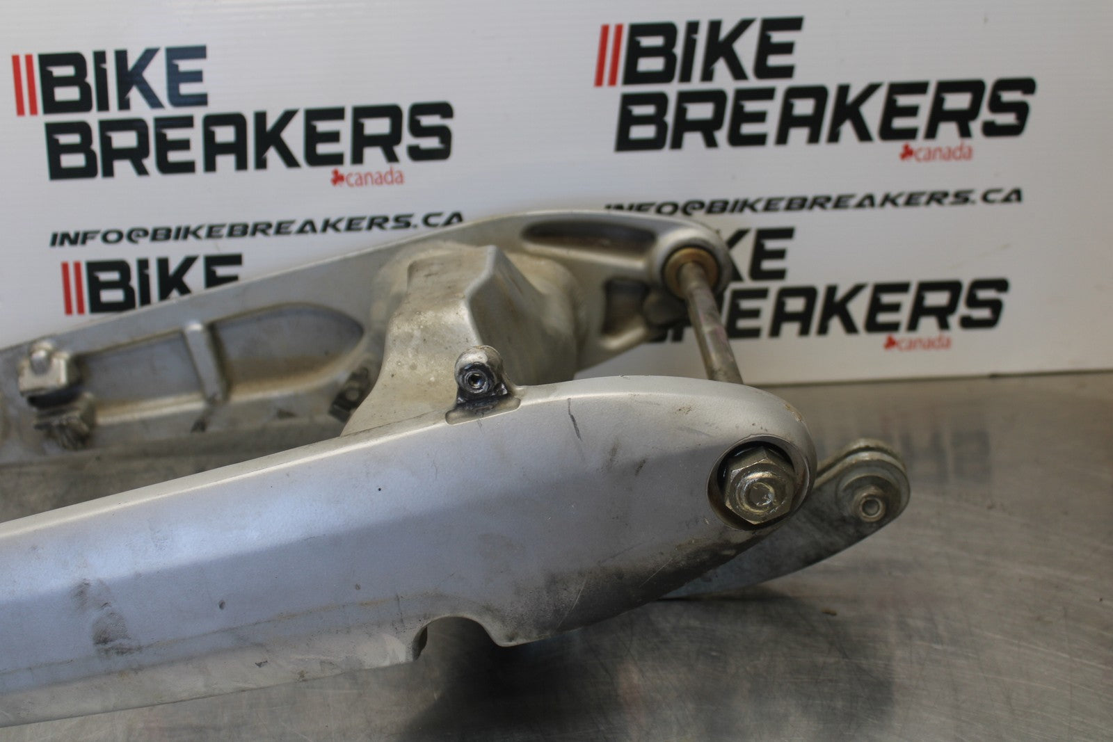 05-06 VICTORY KINGPIN DELUXE REAR SWINGARM SUSPENSION ARM BB195