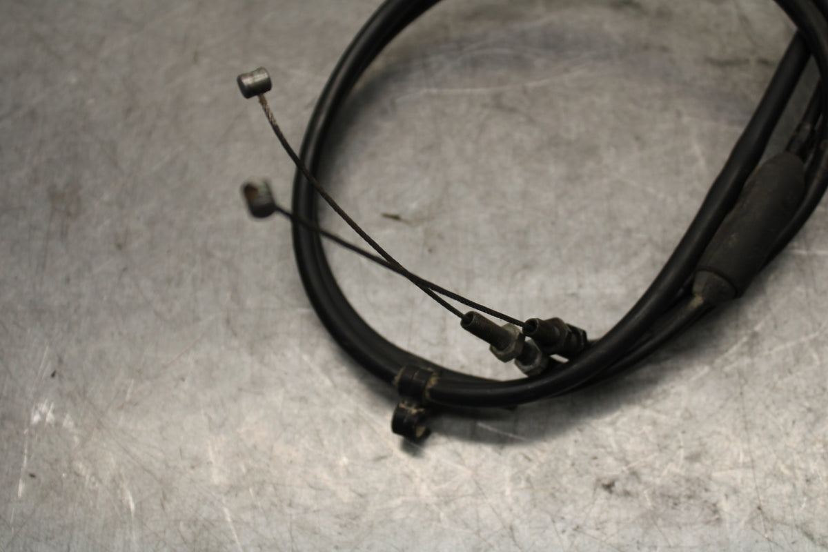 09-11 TRIUMPH DAYTONA 675 THROTTLE CABLES LINES BB652