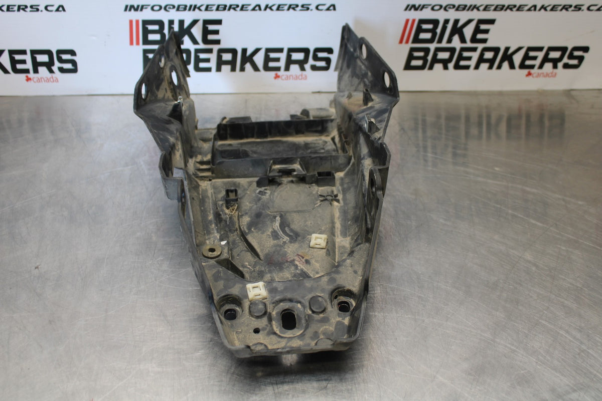 17-22 KTM 390 DUKE REAR BACK TAIL UNDERTAIL BATTERY TRAY PLASTIC BB180