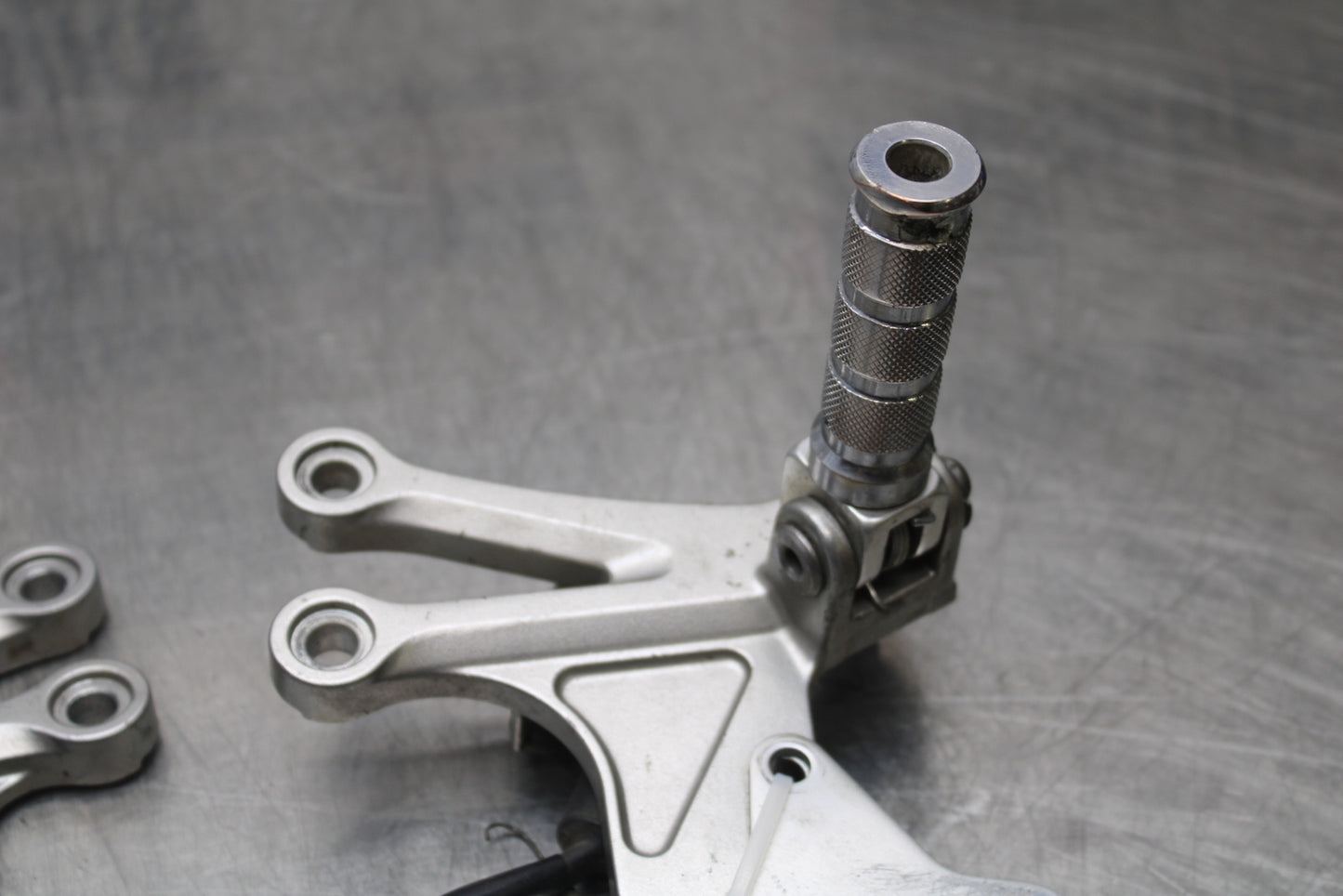 04-05 KAWASAKI NINJA ZX10R RIGHT LEFT REARSETS REAR SET DRIVER FOOT PEGS  BB163