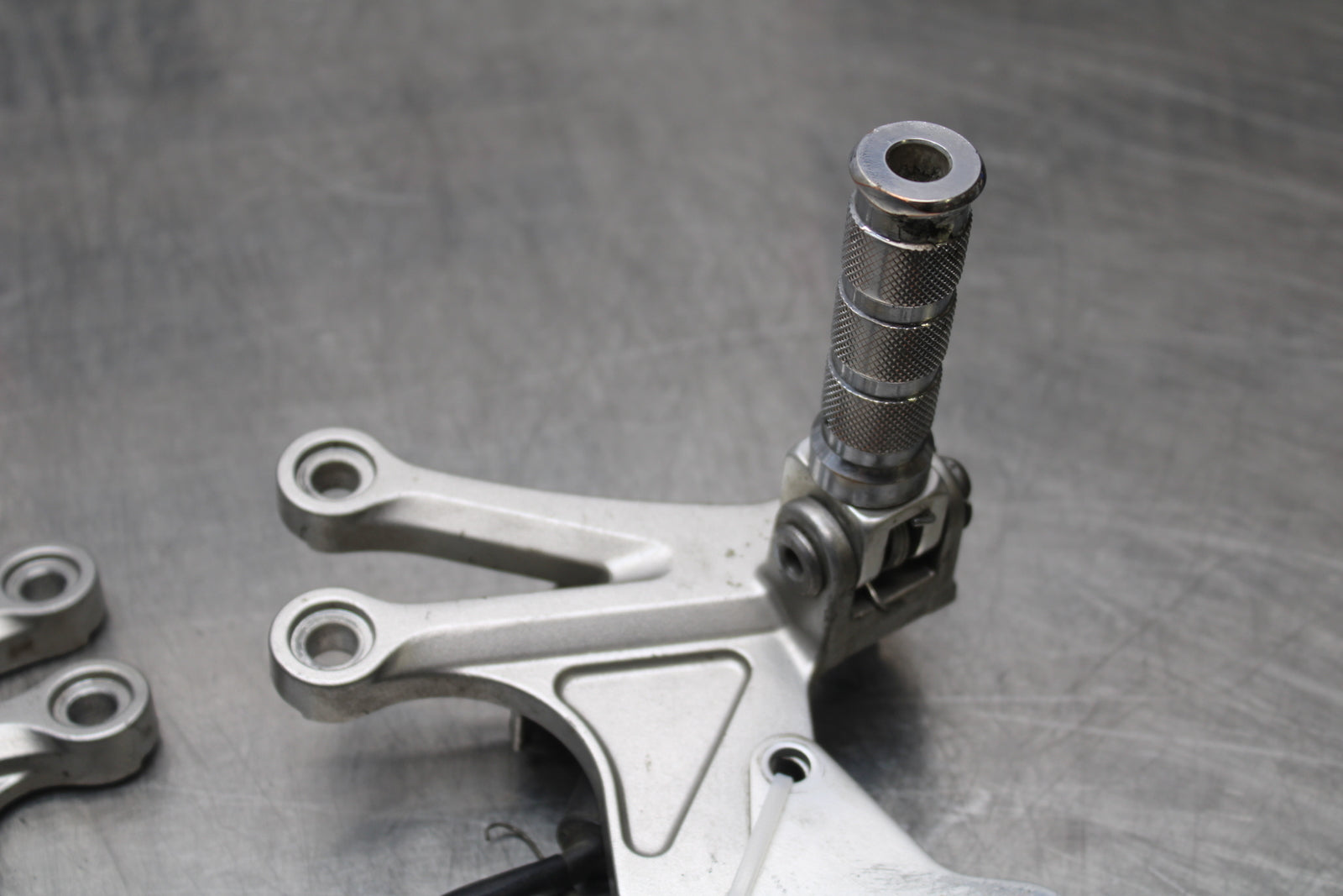 04-05 KAWASAKI NINJA ZX10R RIGHT LEFT REARSETS REAR SET DRIVER FOOT PEGS  BB163