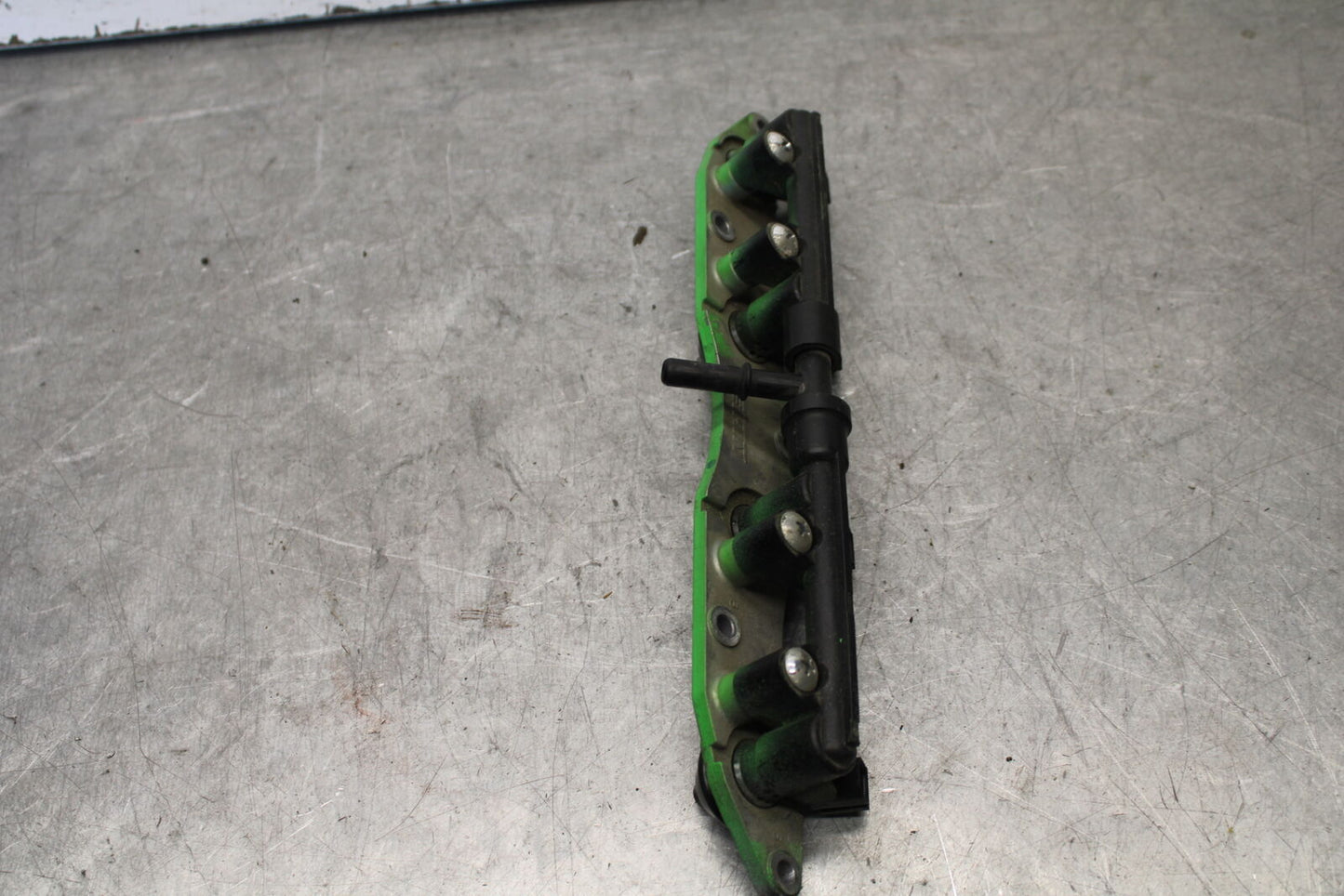 09-12 KAWASAKI NINJA ZX6R ZX600R SECONDARY FUEL INJECTORS TOP GAS RAIL BB656