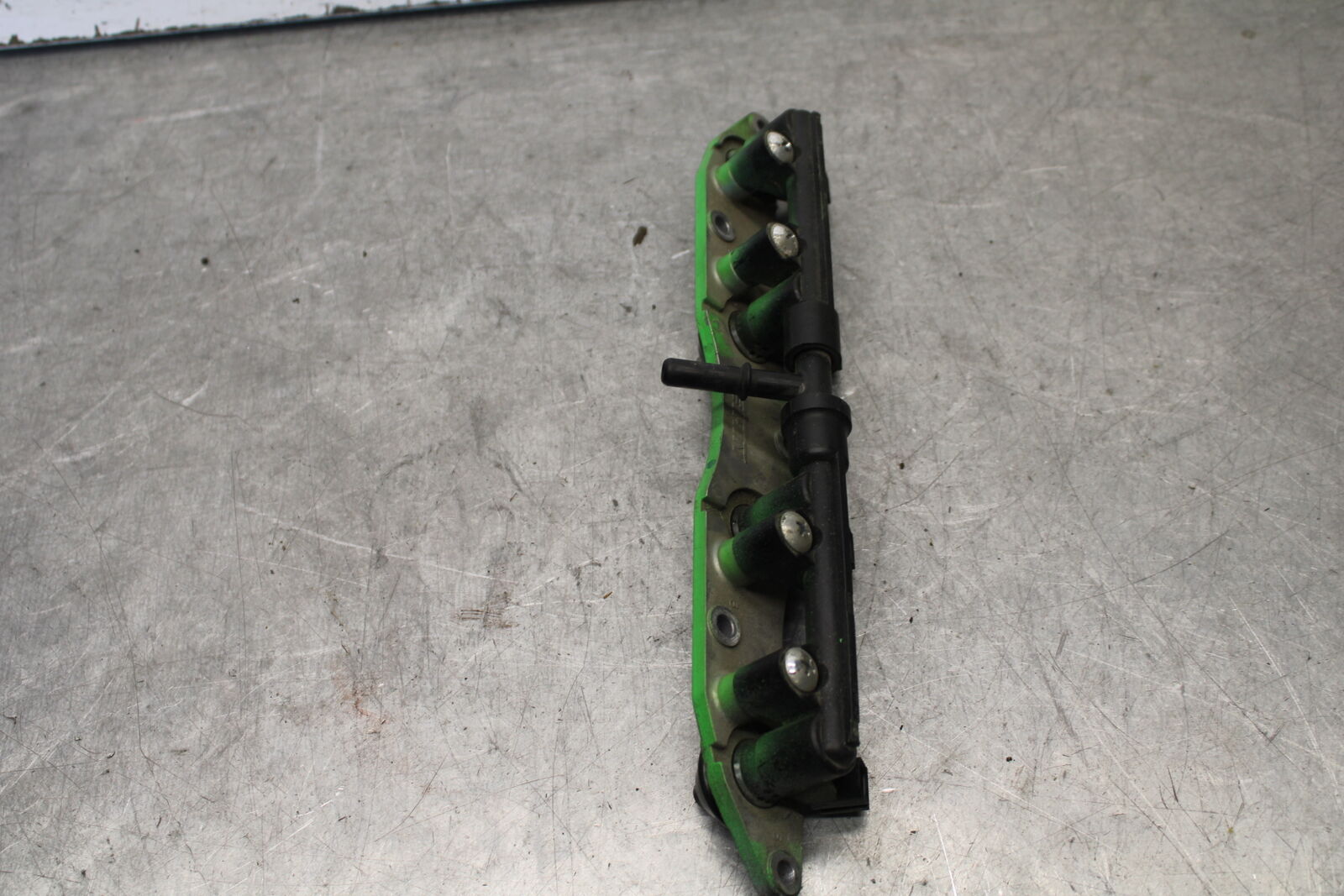 09-12 KAWASAKI NINJA ZX6R ZX600R SECONDARY FUEL INJECTORS TOP GAS RAIL BB656