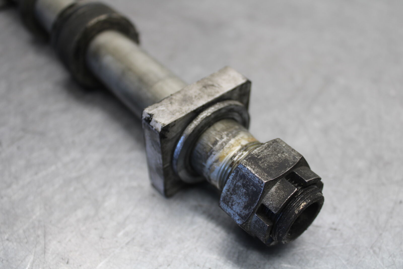 09-12 KAWASAKI NINJA ZX6R REAR AXLE BACK WHEEL RIM BOLT AXEL 41068-0035  BB698