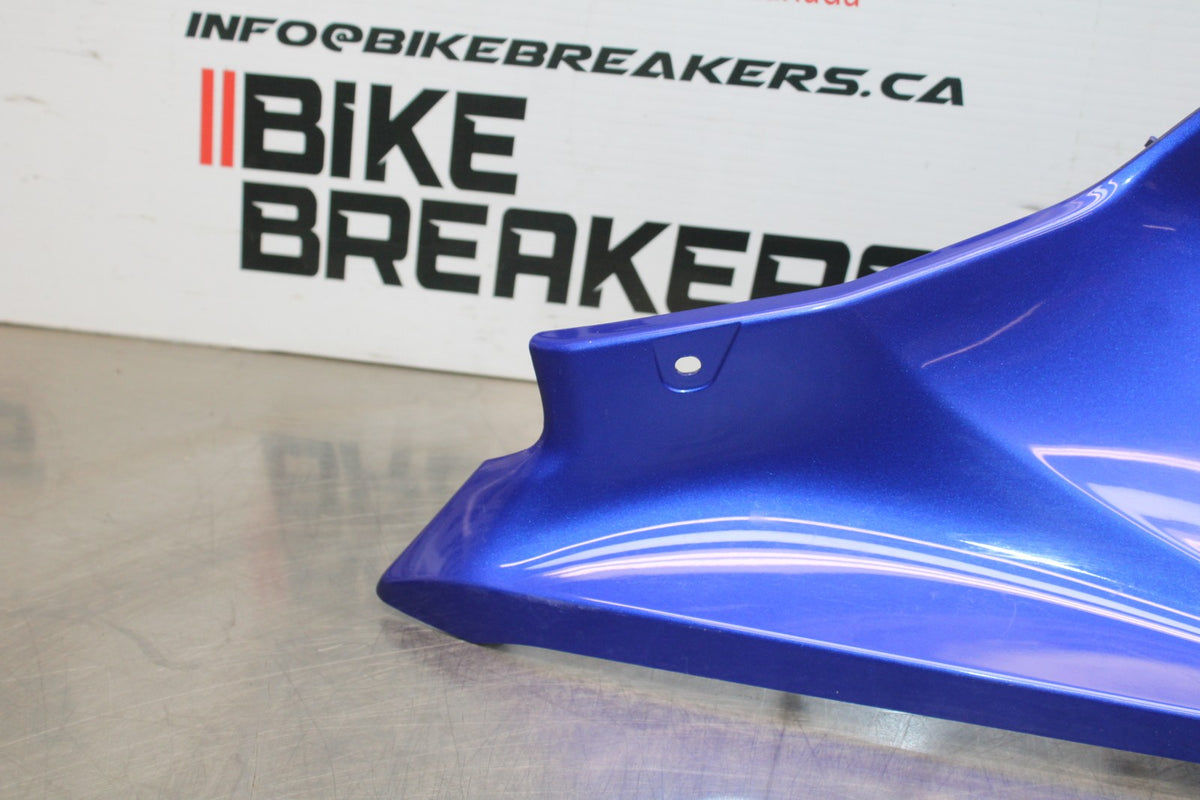 22-25 YAMAHA YZF R7 RIGHT FRONT DUCT COVER PANEL COWL BB583