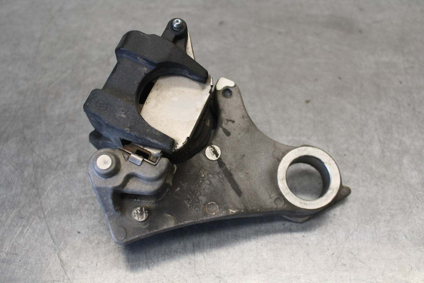 09-14 YAMAHA YZF R1 REAR BACK BRAKE CALIPER W MOUNT BRACKET BB696