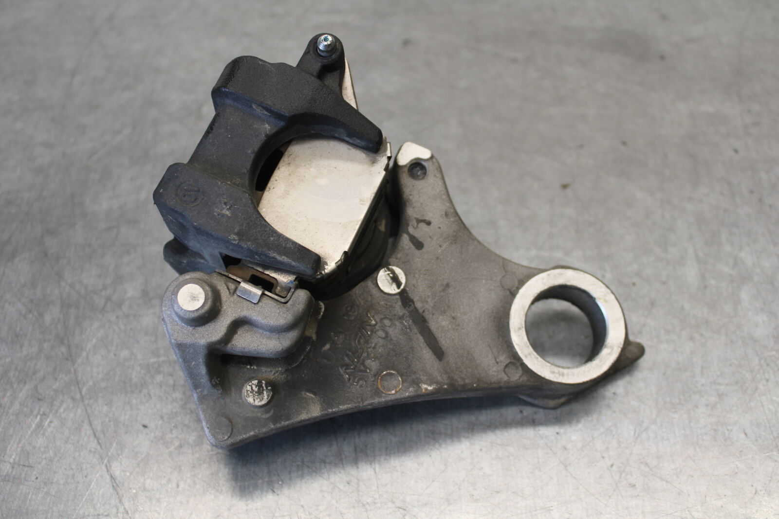 09-14 YAMAHA YZF R1 REAR BACK BRAKE CALIPER W MOUNT BRACKET BB696