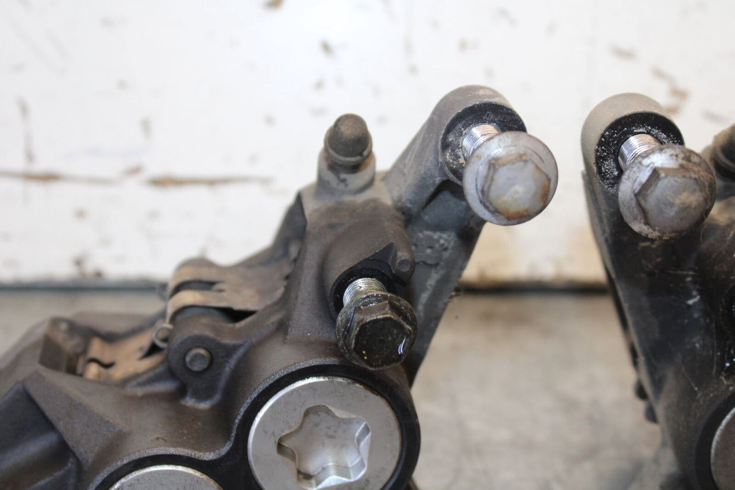 07-09 YAMAHA FZ6 RIGHT LEFT FRONT BRAKE CALIPER SET PAIR CALIPERS BB713
