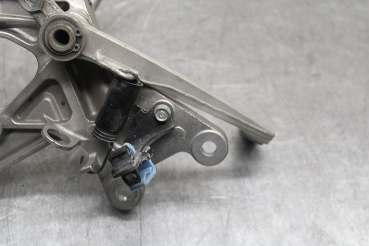 17-21 HONDA CBR1000RR SP RIGHT REARSET REAR SET DRIVER FOOT PEG REST STOP BB681